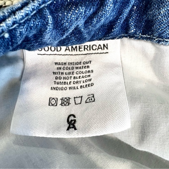 Good American Distressed Boyfriend Jean Shorts Size 8/29 - Picture 13 of 13